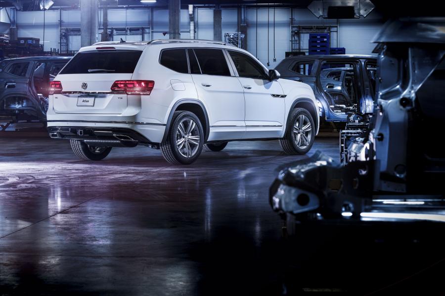  Volkswagen Atlas R-Line 2017 года  (фото 4 из 16)